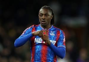 邮报：热刺未来数日准备正式报价埃泽，将与阿森纳竞争