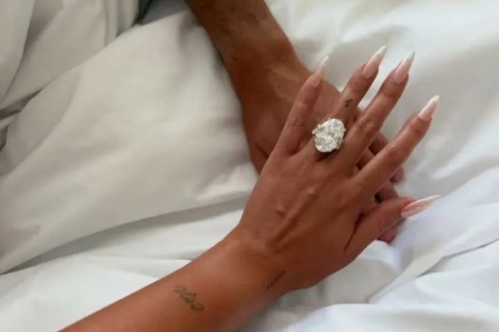 马卡：C罗订婚钻戒保守估计200万美元，最高超1300万美元