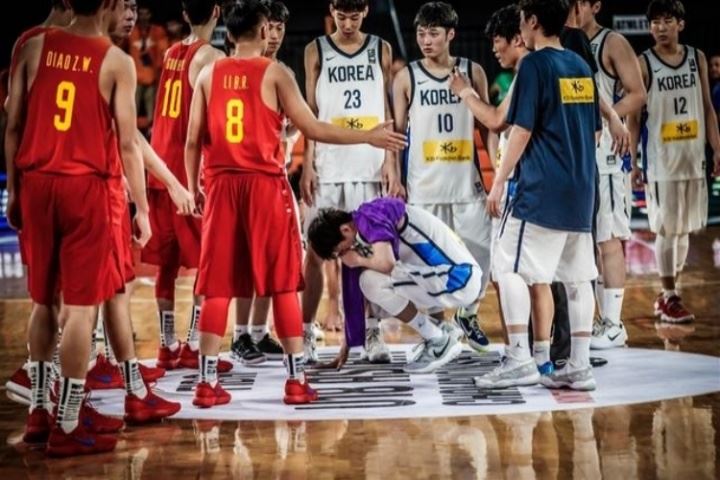 李贤重又哭了😭7年前就曾被中国队打哭 彼时拿下33分10板6助4断