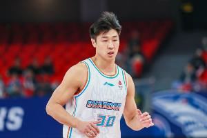 ：天津男篮与锋线何思雨签下为期3年C类合同