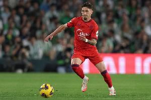 罗马诺：诺丁汉森林有意塞维利亚右后卫卡尔莫纳，正深入谈判