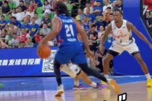 精彩瞬间！威尔斯一个背后晃倒对手 刘佳鑫把握机会完成三分