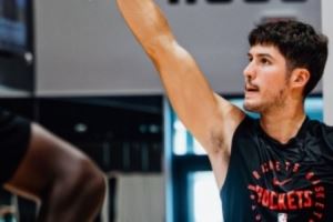 对新赛季迫不及待！火箭晒训练照：范乔丹顶防阿门 谢泼德在列