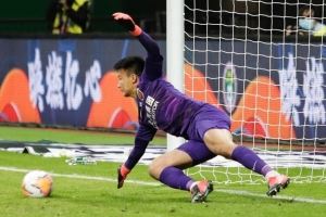 记者：不只是颜骏凌、陈威强，关键是海港门将教练沃克强