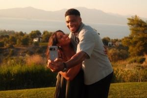 坚持就是胜利！字母哥：初次见到妻子我很害羞 曾在2015年被拒绝