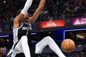 尚帕尼谈文班身高：我和所有人说他7尺5 他好像又长高了一些