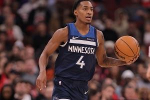 里德：作为控卫迪林厄姆的进步很关键 他现在能更从容地突分了