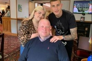 记者：曼联中卫本内特的父亲自杀，俱乐部为球员提供关怀+丧假