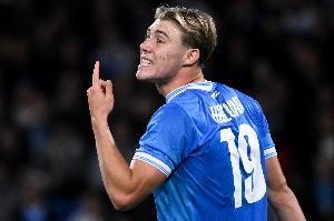 这哥俩😅霍伊伦、麦克托米奈先后失良机，那不勒斯0-0闷平法鹰图片